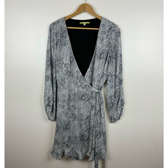 Gianni Bini Womens Snake Print Laura Wrap Dress in Grey Sz L | Office Flowy - Picture 4 of 13